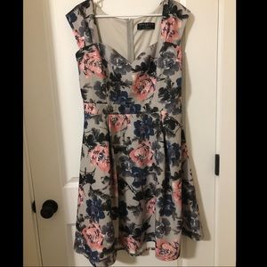 Like New! Paper dolls London floral dress